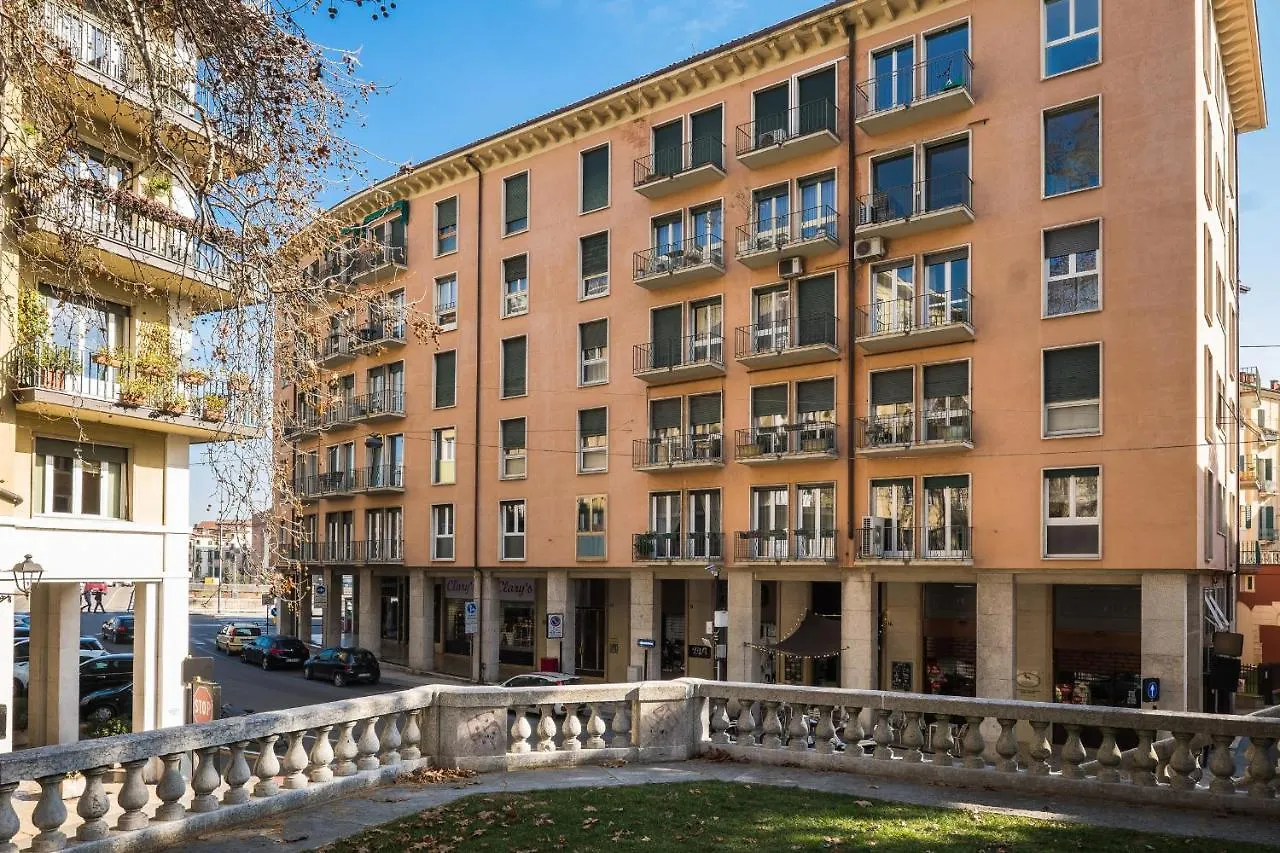 דירות ורונה Flats4Rent Lucia 0*,  איטליה