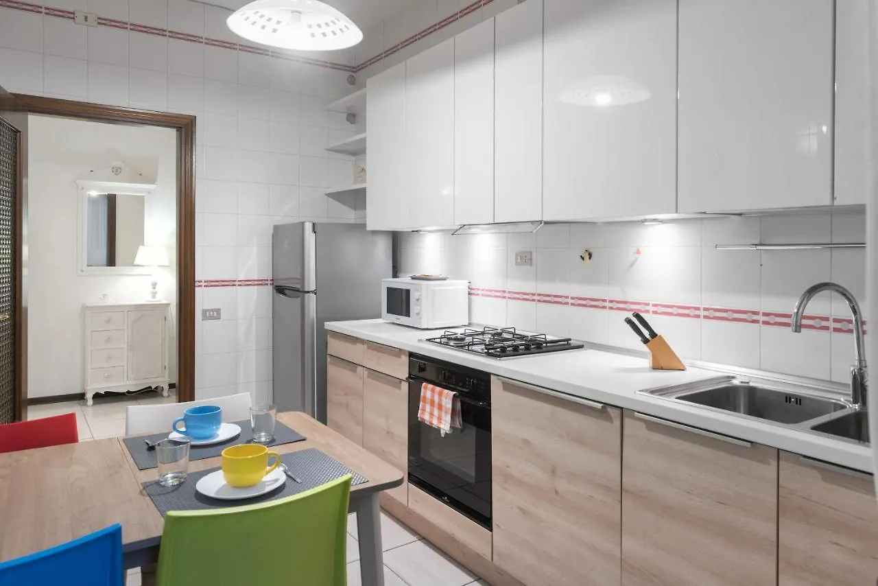 דירות ורונה Flats4Rent Lucia 0*,  איטליה