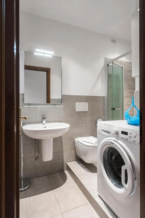 Flats4Rent Lucia Daire Verona