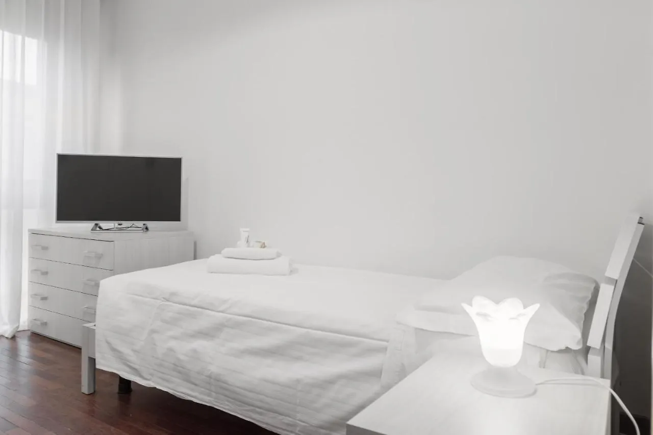 Flats4Rent Lucia Daire Verona